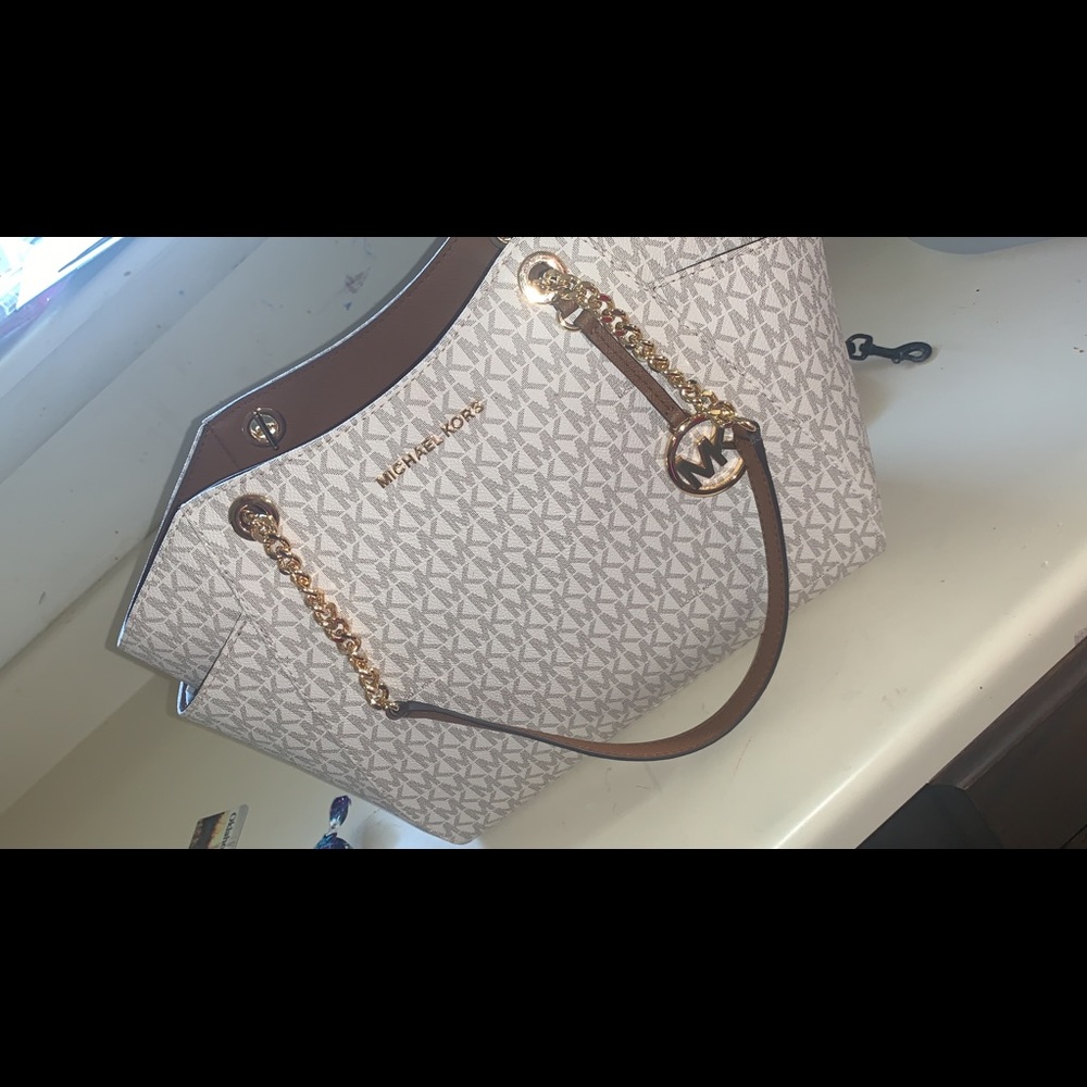 Micheal kors purse